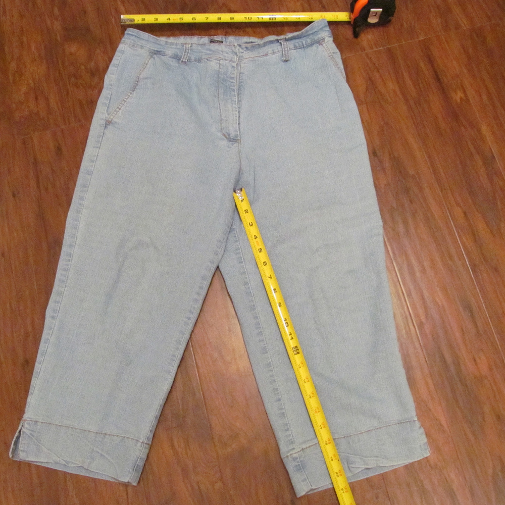 Tip Top Faded Ladies Blue Jean Capris 12 Slit
